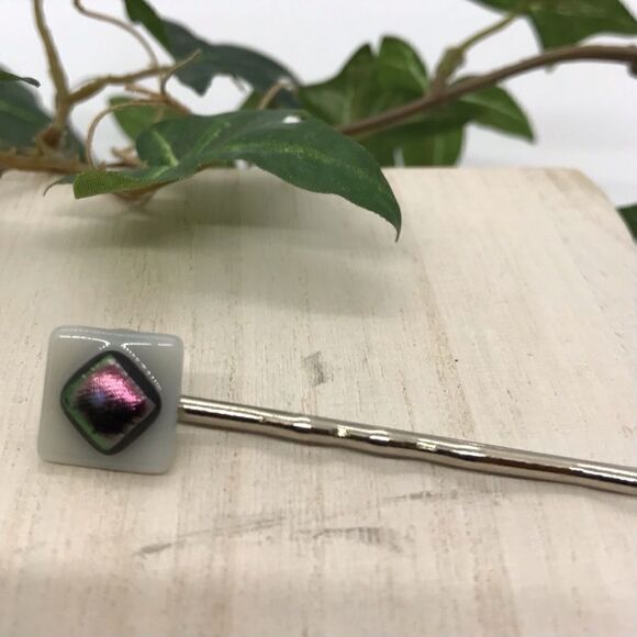 Diachronic Glass Diamond Bobby Pin Hair Accessory - Picture 8 of 9